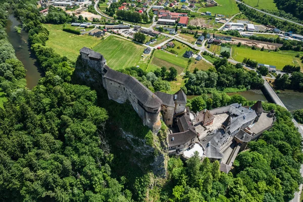 Castillo Orava Eslovaquia Una Roca Alta Sobre Río Orava Pueblo —  Fotos de Stock