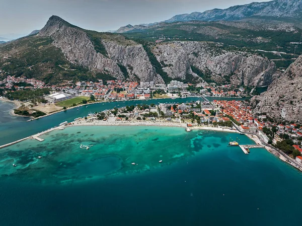 Город Оми Хорватии Заднем Плане — стоковое фото