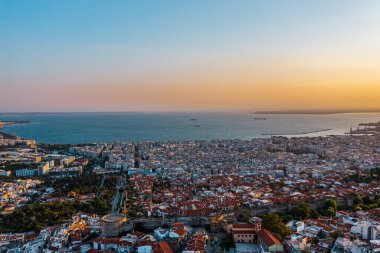 Arka planda Yunanistan 'ın Selanik kenti