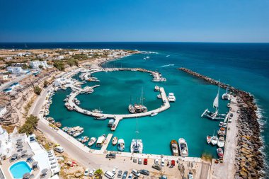 Yunanistan 'ın Santorini kentindeki Perissa Plajı