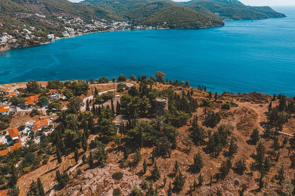 ギリシャのポロス島を背景に — ストック写真