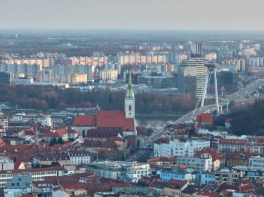 Slavin ve Bratislava Kalesinin hava aracı görüntüsü, Slovakya