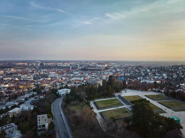 Εναέρια Άποψη Drone Του Slavin Και Κάστρο Της Μπρατισλάβας Σλοβακία — Φωτογραφία Αρχείου