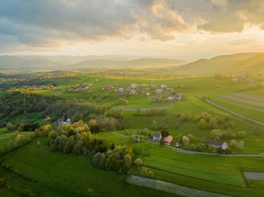 Slovakya 'nın Hrinova kentinin insansız hava aracı görüntüsü