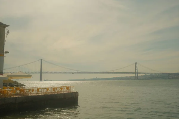 葡萄牙里斯本 2023年6月2日 以里斯本市为背景的塔格斯河美景 — 图库照片