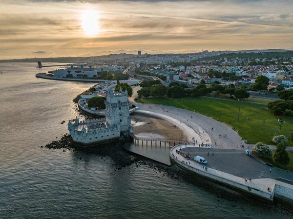 葡萄牙里斯本 2023年6月17日 葡萄牙里斯本日落时俯瞰贝伦塔 — 图库照片