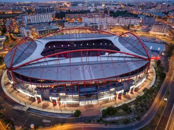ポルトガル リスボン 2023年6月26日 スタジアムのコンサートでラムシュタインのファンの大群衆をキャプチャ信じられないほどのドローンビュー — ストック写真