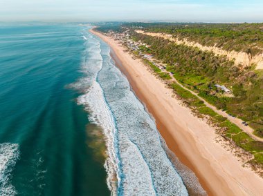 Lizbon 'daki Costa da Caparica' nın insansız hava aracı görüntüsü