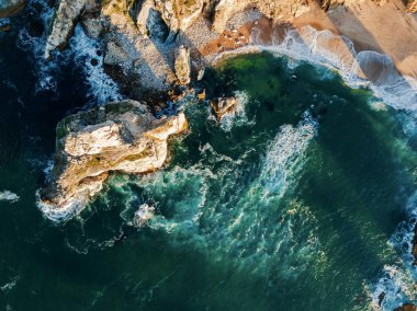 Portekiz 'deki Praia da Ursa' nın insansız hava aracı görüntüsü