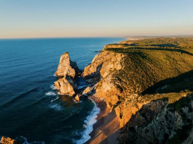 Portekiz 'deki Praia da Ursa' nın insansız hava aracı görüntüsü
