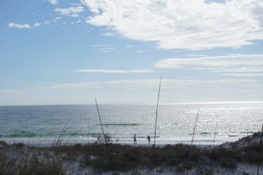 OCEAN VIEW AND PEOPLE ON THE BEACH