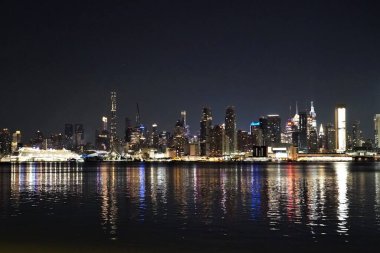 picturesque view of NYC LINCOLN PIER