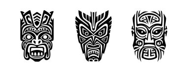 Kabile maskesi. Tiki totemi, vudu Afrikalı kabile tanrısı. Tahiti geleneksel idolü, Hawaii yerel polinezya klasik dövme ritüeli siyah vektör setiyle karşılaşıyor. Beyaz üzerine izole edilmiş seremoni elementleri