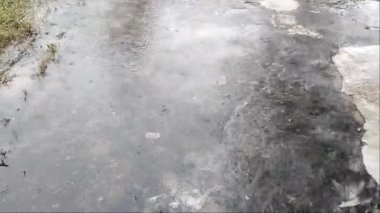 Şiddetli yağmur zemini ıslattı