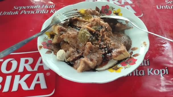 Siomay Con Salsa Maní Uno Los Alimentos Típicos Indonesia — Vídeo de stock