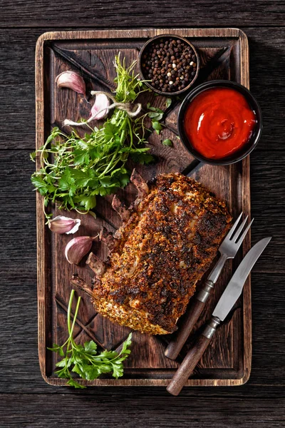 Standing Pork Rib Roast Rustic Cutting Board Cutlery Tomato Sauce — Stok Foto