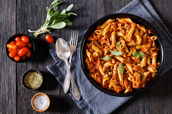 Whole Wheat Pasta Bake Ground Beef Melted Red Cheddar Cheese — Stock Photo, Image