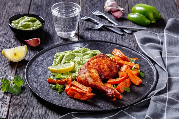 Fried Chicken Leg Guasacaca Sauce Avocado Green Pepper Herbs Sweet — Stock Photo, Image