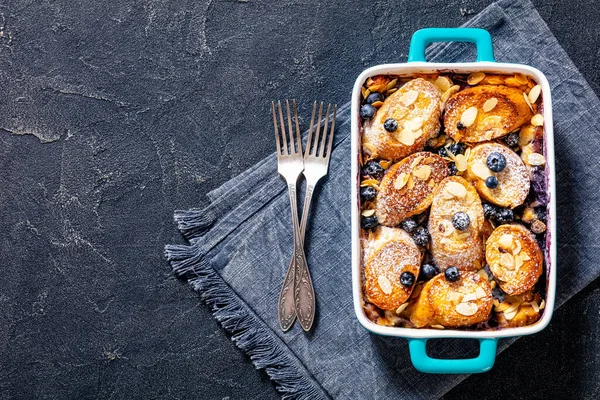 Baked Blueberry Almond Mascarpone French Toast Baking Dish Grey Concrete — Stock Photo, Image