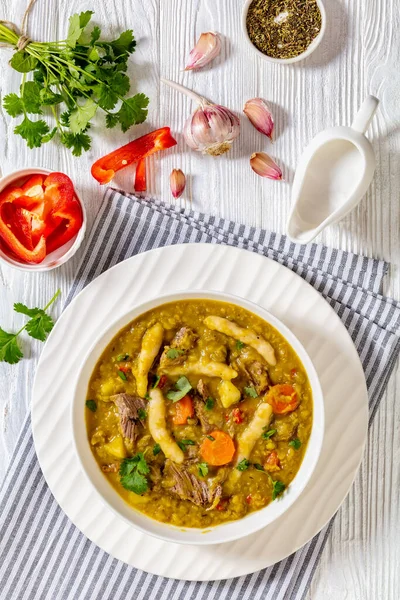 완두콩 비둘기 완두콩 그릇에 야채와 쇠고기 자메이카 — 스톡 사진