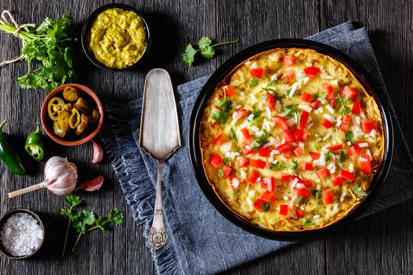 Green Chile Enchilada Braadpan Van Maïs Tortilla Gelaagd Met Bonen — Stockfoto