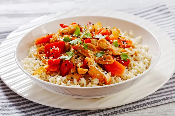 Sweet Sour Pulled Chicken Carrot Red Bell Pepper Sprinkled Sesame — Stock Photo, Image