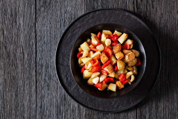 Roasted Potatoes Bell Red Pepper Whole Garlic Cloves Black Bowl — Stock Photo, Image