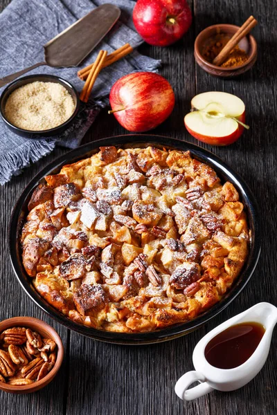 Cinnamon Apple French Toast Bake Topped Maple Syrup Toasted Pecans — Stock Photo, Image