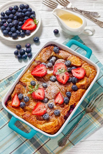 Sweet Croissant Breakfast Casserole Berries Blue Baking Dish White Wood — Stock Photo, Image