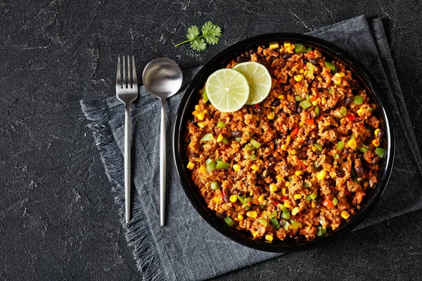 Kaserol Meksiko Daging Sapi Nasi Kacang Hitam Jagung Lada Hijau — Stok Foto