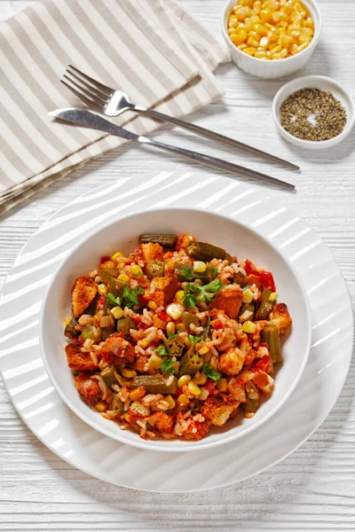 Retro Okra Rijst Ovenschotel Geladen Met Tomaten Maïs Specerijen Croutons — Stockfoto