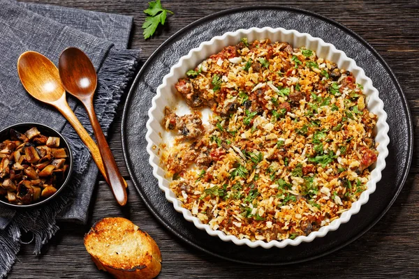 Mushrooms Ground Beef Crumbles Casserole Topped Panko Breadcrumbs Parsley Baking — Stock Photo, Image
