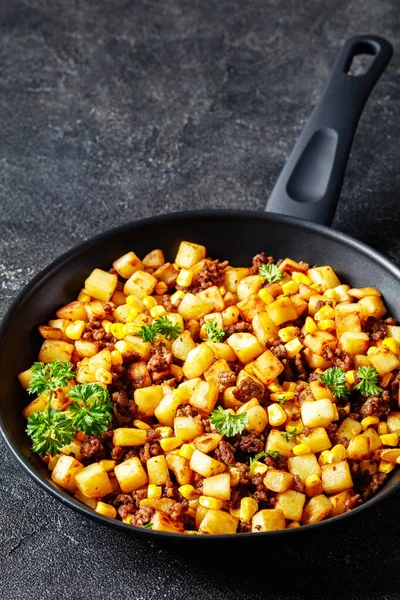Beef Hash Roasted Corn Garlic Parsley Skillet Concrete Table Vertical — Stock Photo, Image
