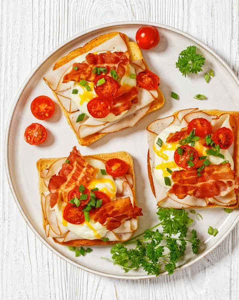 Kentucky Hot Brown Open Sandwiches Ham Mornay Sauce Cheddar Cheese — Stock Photo, Image