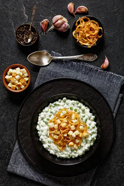 Creamed Peas Topped Crunchy French Fried Onions Croutons Black Bowl — Stock Photo, Image