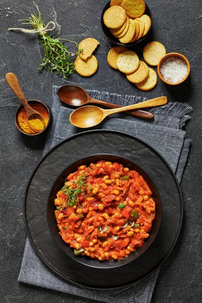 Classic Chakalaka Refreshing Spicy Tomato Bean Relish Black Bowl Grey — Stock Photo, Image