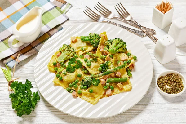 Ravioli Primavera Green Vegetables Broccoli Green Peas Asparagus Cubed Honey — Stock Photo, Image