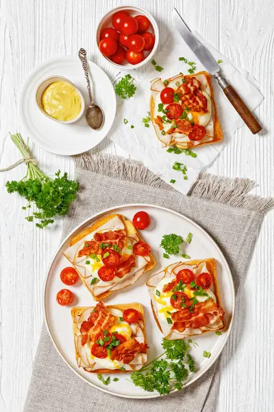Kentucky Hot Brown Open Sandwiches Ham Mornay Sauce Cheddar Cheese — Stock Photo, Image
