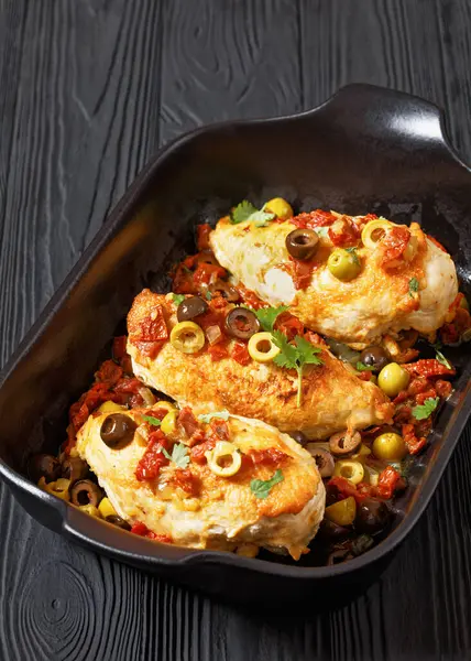 Chicken Breast Halves Braised Chopped Sun Dried Tomatoes Onion Mixed — Stock Photo, Image