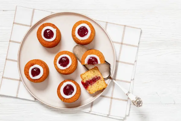 Runebergin Torttu Runeberg Cakes Finnish Mini Cakes Flavored Almond Raspberry — Stock Photo, Image