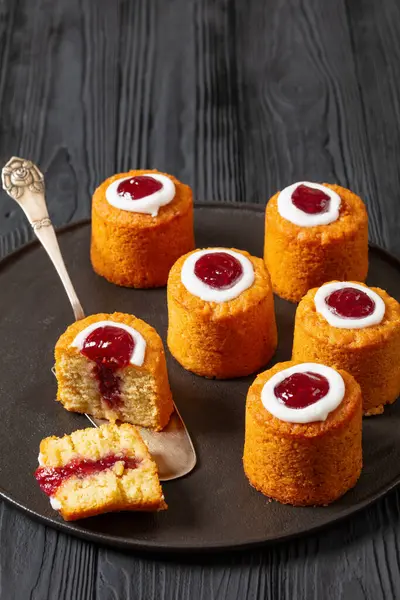 Runebergin Torttu Runeberg Cakes Ein Finnischer Mini Kuchen Mit Mandel — Stockfoto