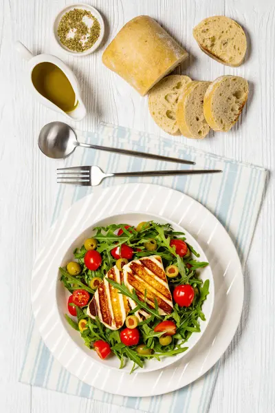 Salad Topped Grilled Halloumi Greek Cheese Rocket Salad Tomatoes Green — Stock Photo, Image