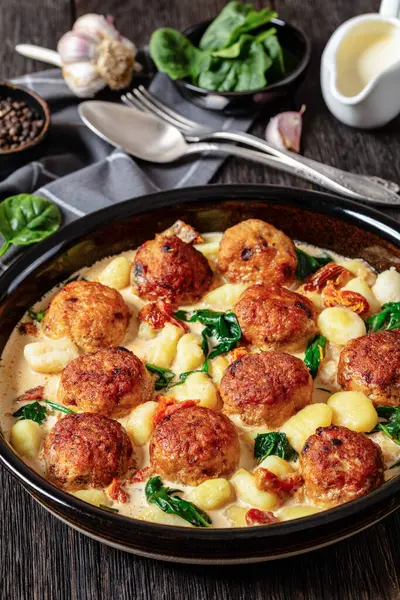 Tuscan Chicken Meatballs Gnocchi Creamy Sauce Sun Dried Tomatoes Spinach — Stock Photo, Image
