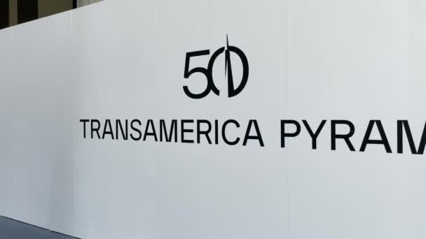 Transamerica Piramida 50Th Anniversary Zarząd Znak San Francisco Financial District — Wideo stockowe