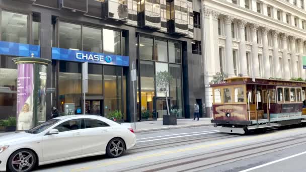Cable Car Passes Front Chase Bank San Francisco — Stock Video
