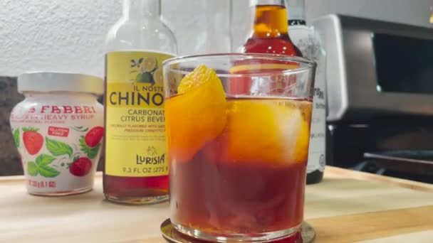 Delicious Old Fashioned Cocktail Παρασκευασμένα Νόστιμα Συστατικά Ποιότητας — Αρχείο Βίντεο