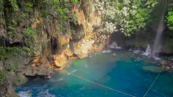 Cenote Κρυστάλλινα Νερά Και Όμορφους Καταρράκτες — Αρχείο Βίντεο