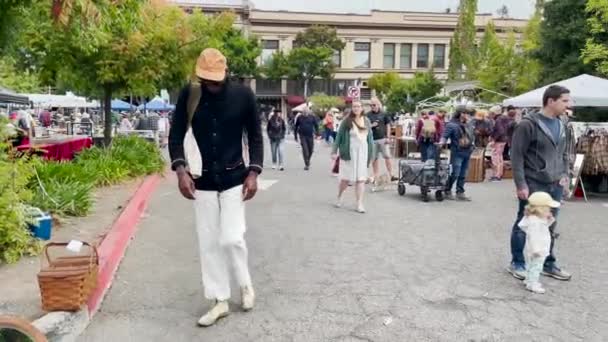 Straatmarkt San Francisco Vol Met Mensen Zoek Naar Iets Kopen — Stockvideo