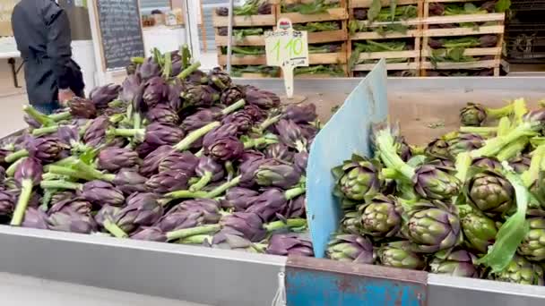 Alcachofas Frescas Vibrantes Venta Pequeño Puesto Mercado Italia — Vídeos de Stock
