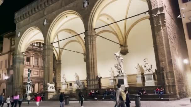 パラッツォ ヴェッキオの彫像展では 芸術と歴史を展示しています — ストック動画